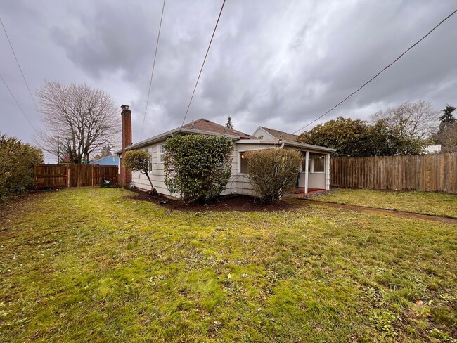 Building Photo - Charming Two Bedroom House near Downtown V...