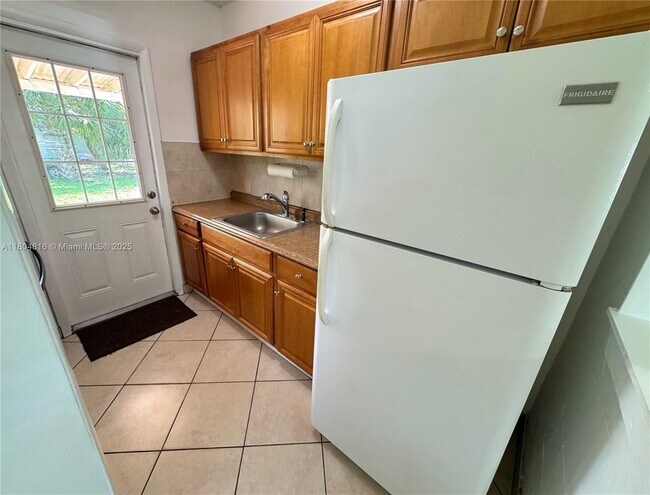 Foto del edificio - 848 NW 16th Terrace