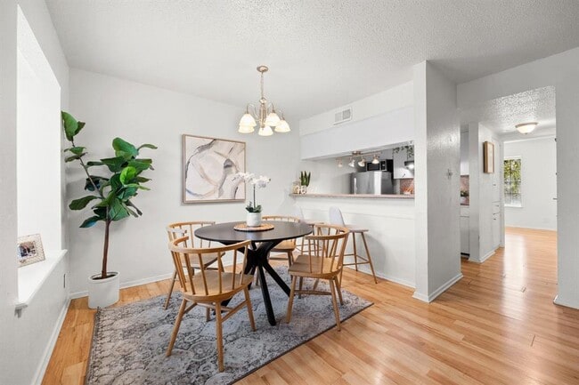 Foto del edificio - 7801 Shoal Creek Blvd