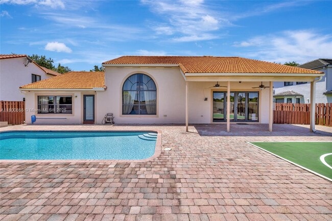 Building Photo - 10425 Bermuda Dr
