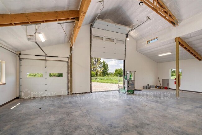 Building Photo - 2403 Lower Valley Rd