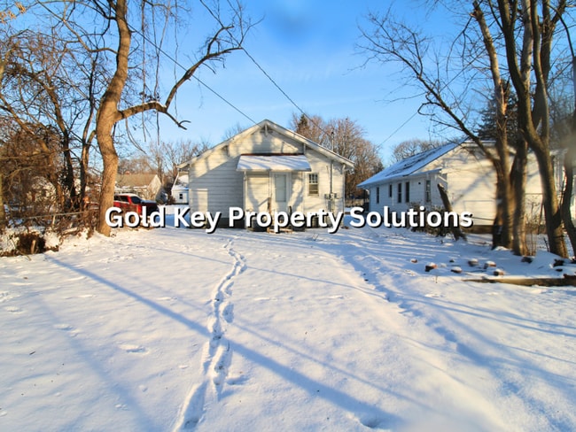 Building Photo - 2 BR 1 BA House with Dining Room and Basement SECTION 8 APPROVED