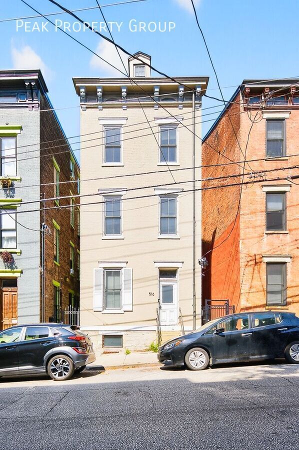 Building Photo - 516 E 13th St