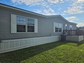 Building Photo - 60 Lynnwood Cir