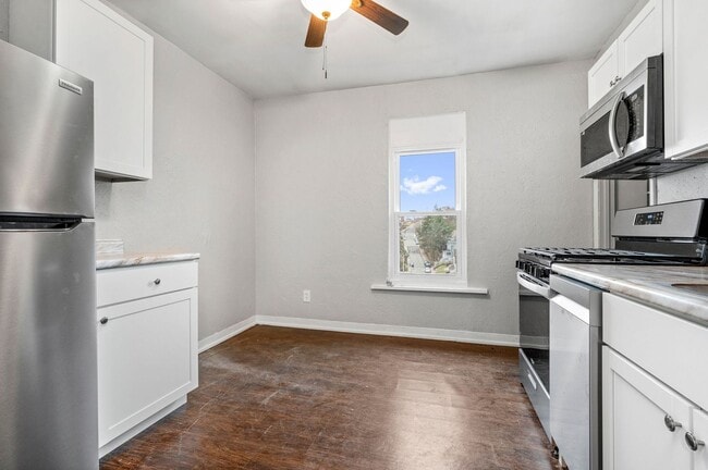 Building Photo - 28 E Meyers St