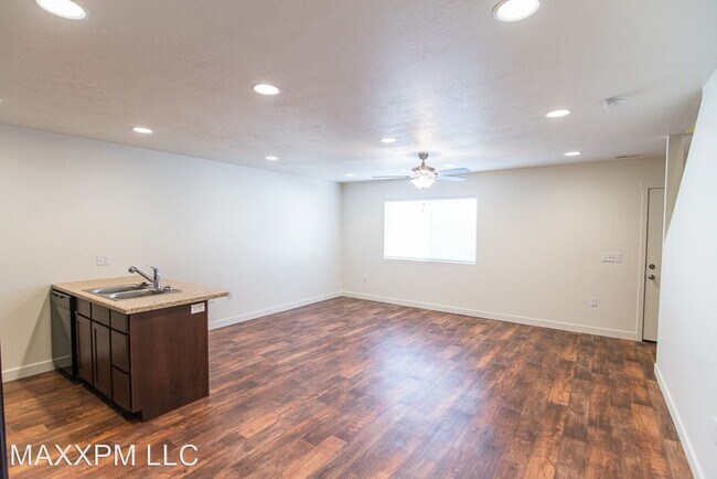 Building Photo - 3 br, 2.5 bath House - 819 E 500 S #D
