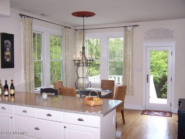 Foto del edificio - 236 W Shorewood Dr
