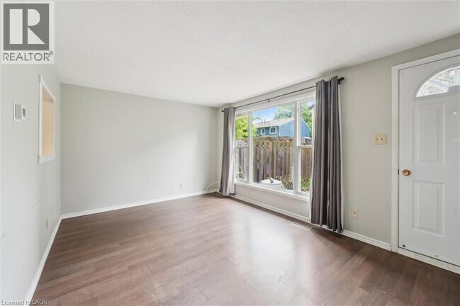 Building Photo - 210 Glamis Rd