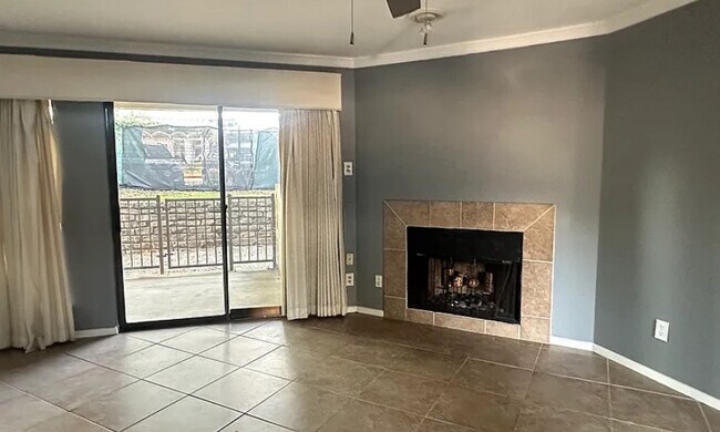 Foto del edificio - Room in Condo on Wedglea Dr
