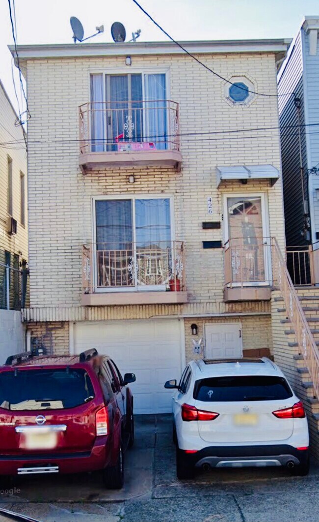 Building Photo - 426 Liberty Ave