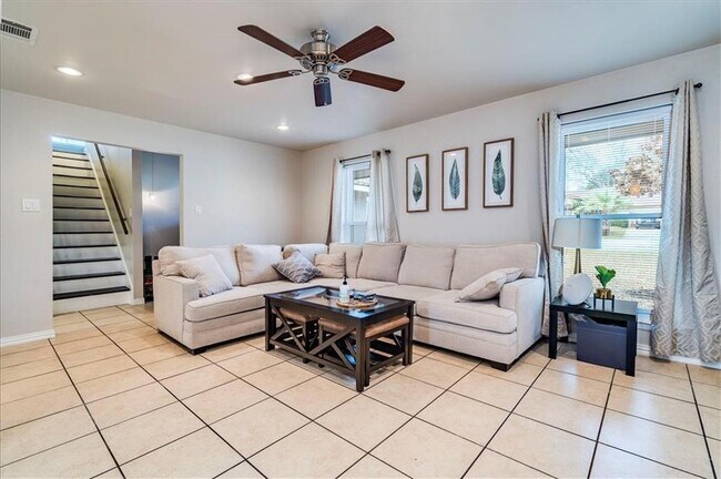 Building Photo - 6509 Sunstrip Dr