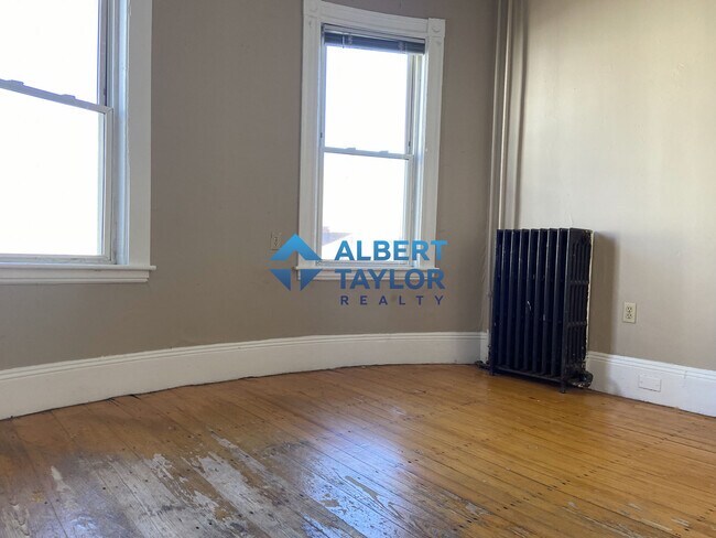 Building Photo - 8 Sunset St