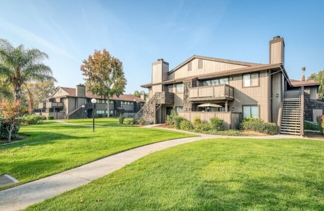 Building Photo - 1190 S Winery Ave