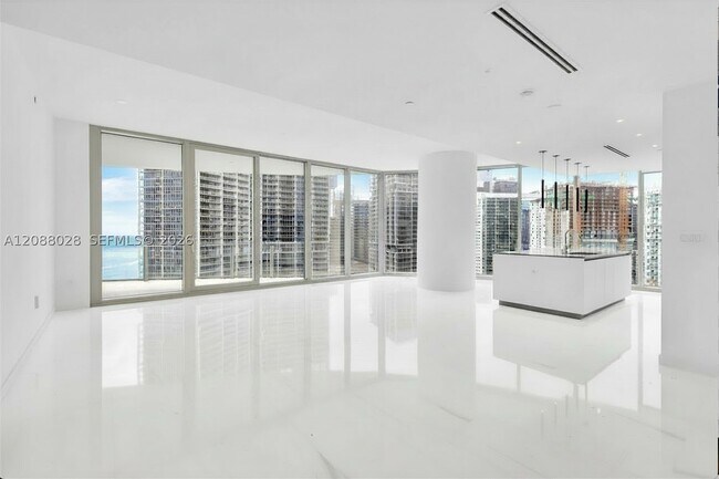 Foto del edificio - 300 Biscayne Blvd
