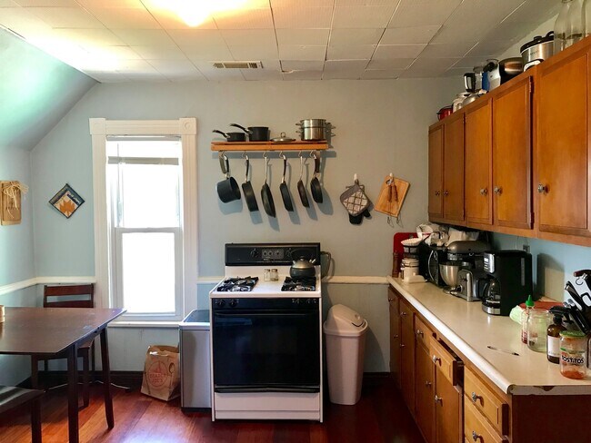 Foto del edificio - NE Minneapolis 2 Br / 1 Ba Upper Level Dup...