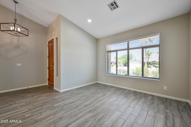 Foto del edificio - 6937 E Paradise Ln