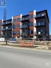Building Photo - 10 S Creek Dr