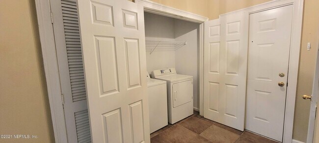 Foto del edificio - 10550 Baymeadows Rd