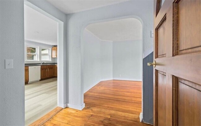 Foto del edificio - 166 Roger Williams Ave