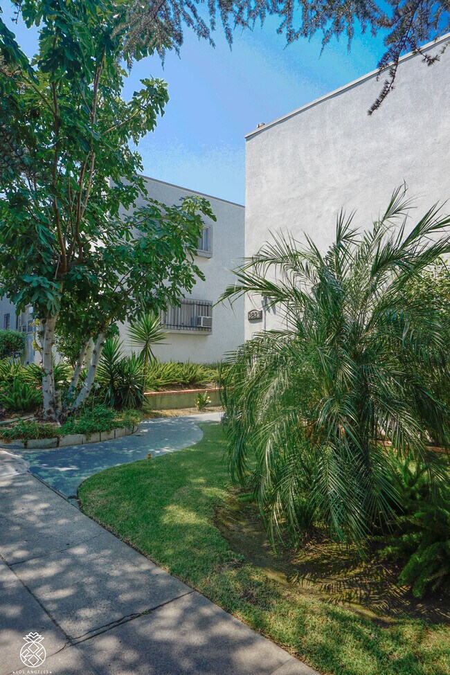 Foto del edificio - 3837 Los Feliz Blvd