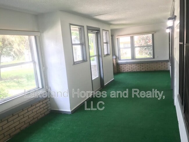 Building Photo - 1060 E Wabash St