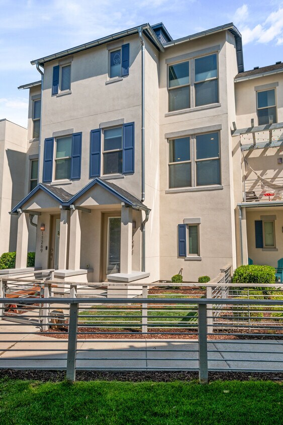 Foto principal - 11271 S High Crest Ln