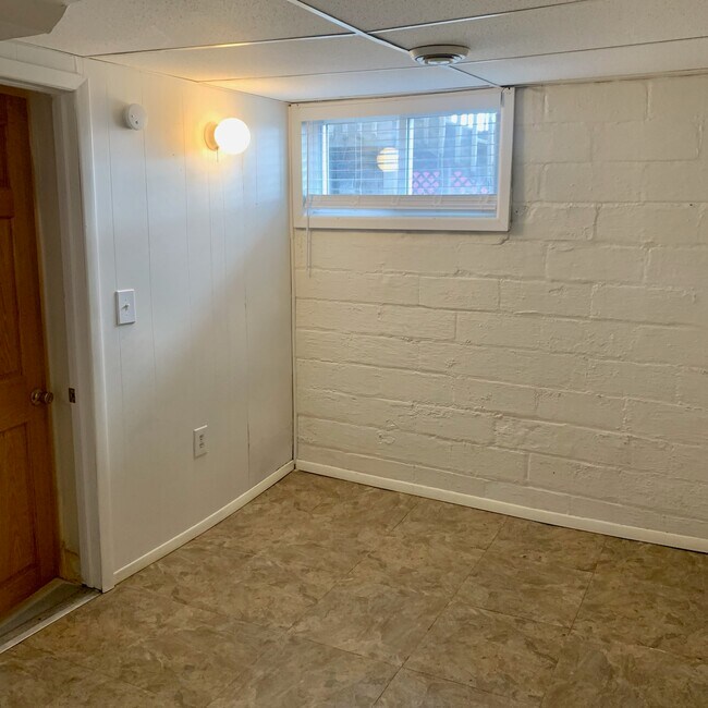Building Photo - 317 5th Ave