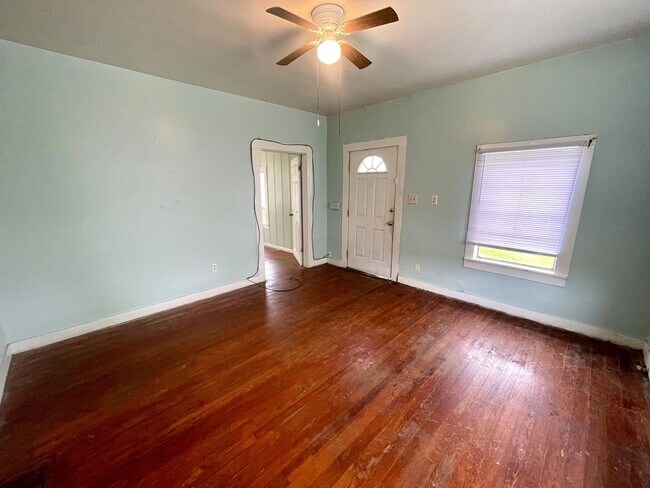 Building Photo - *Move-In Special* 1303 W. John Ave, Orange...
