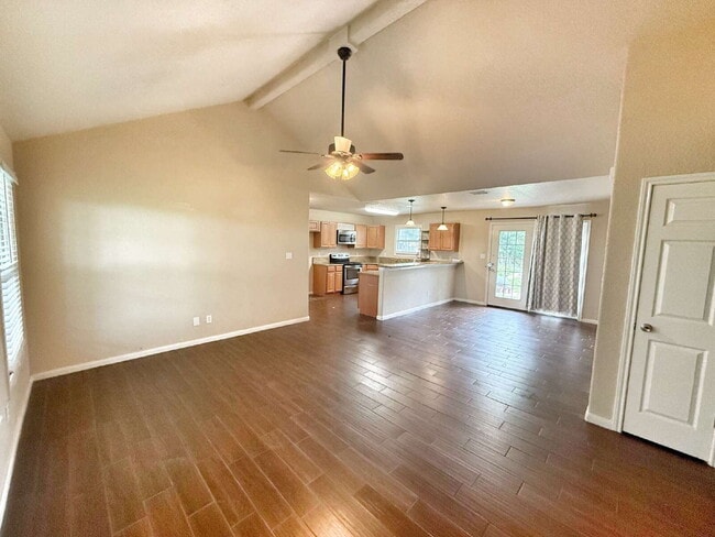 Building Photo - Peaceful 1-Acre Country Living with Easy C...