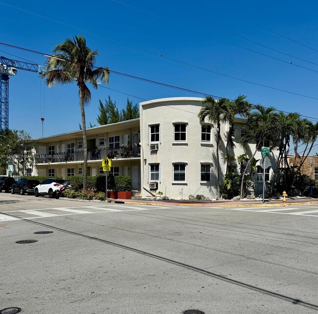 Building Photo - 605 77th St