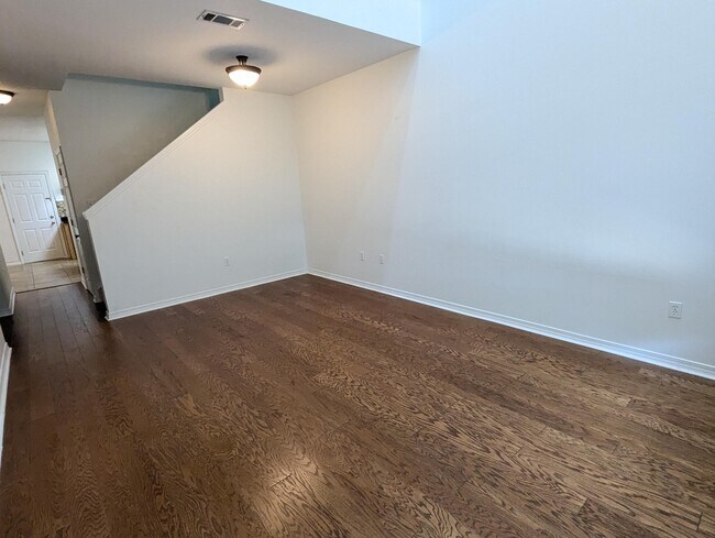 Foto del edificio - 1537 Bentley Cir