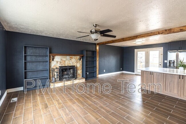 Building Photo - 1312 Roger Cir