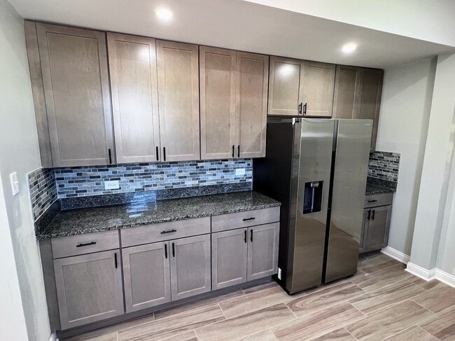 Building Photo - 4244 N Spaulding Ave