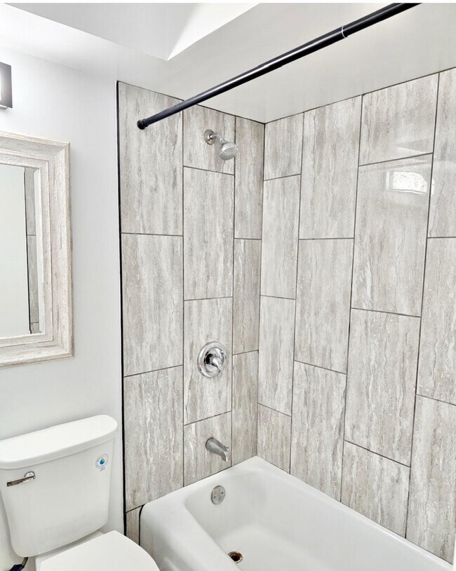 Building Photo - 1515 W Morse Ave