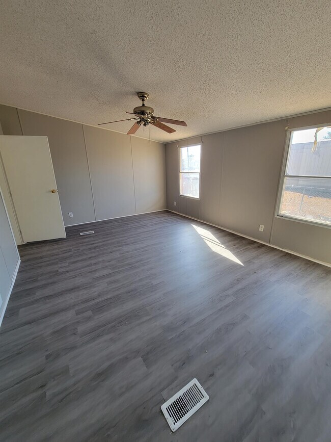 Foto del edificio - 2103 Eagle Ln
