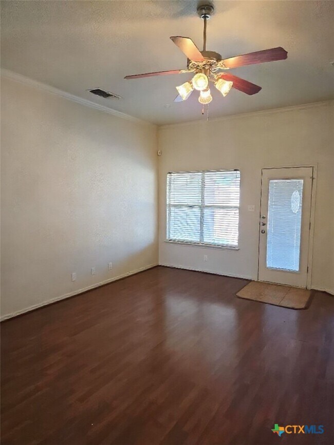 Foto del edificio - 3003 Lavender Ln