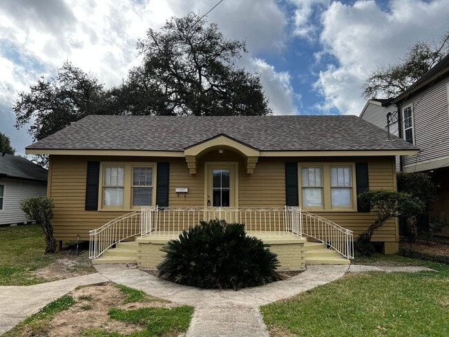 Foto del edificio - Two bedroom, One Bathroom , near UL