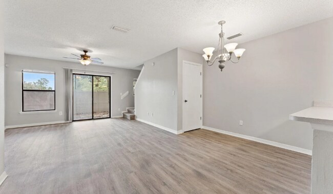 Foto del edificio - 2/2.5 Townhome with garage