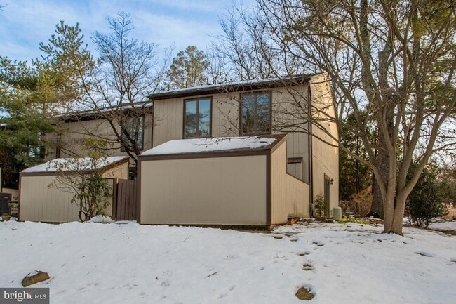 Building Photo - 17 Eden Roc