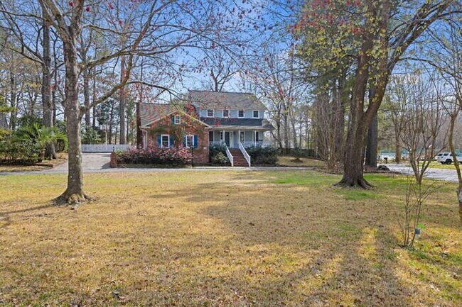 Building Photo - 100 Lakeview Dr