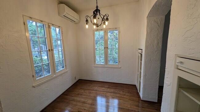 Foto del edificio - 81 N Catalina Ave