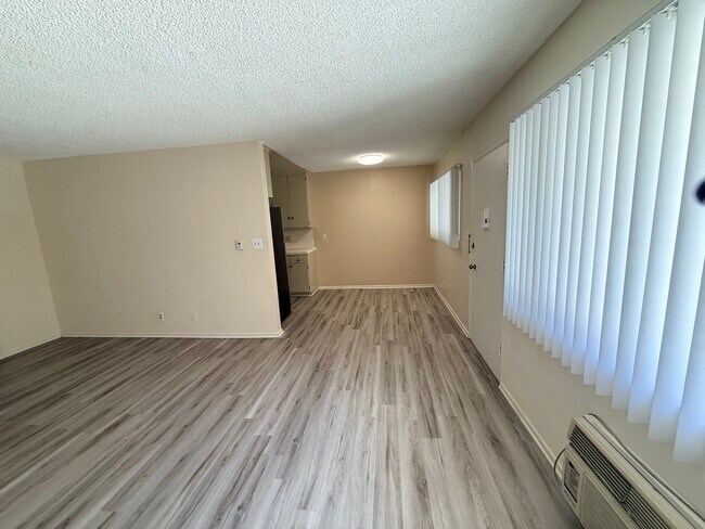Building Photo - 1516 Rock Glen Ave