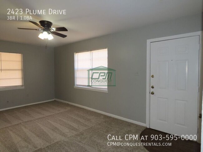 Building Photo - 2423 Plume Dr
