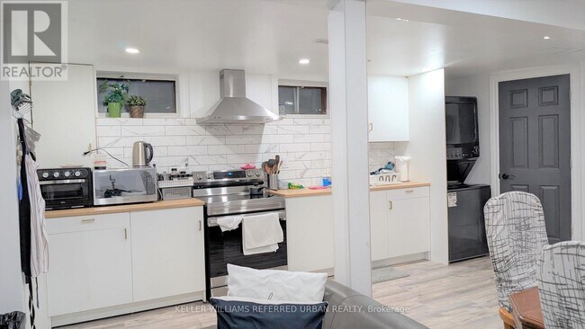 Photo du bâtiment - 6532 Kuhn Crescent