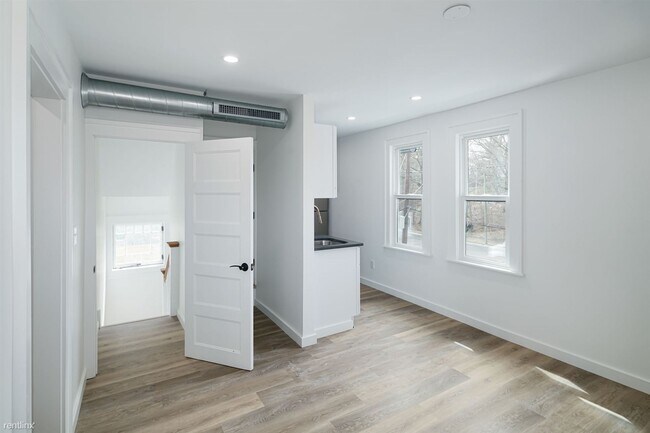 Foto del edificio - 2 br, 1 bath Duplex - 615 White Horse Pike 3