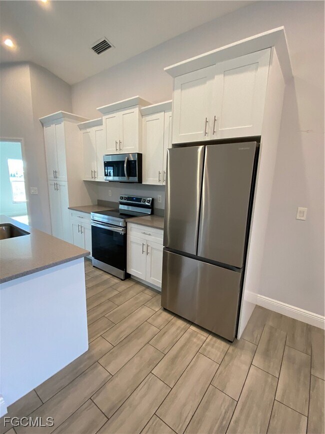 Foto del edificio - 2213 Hogan Dr