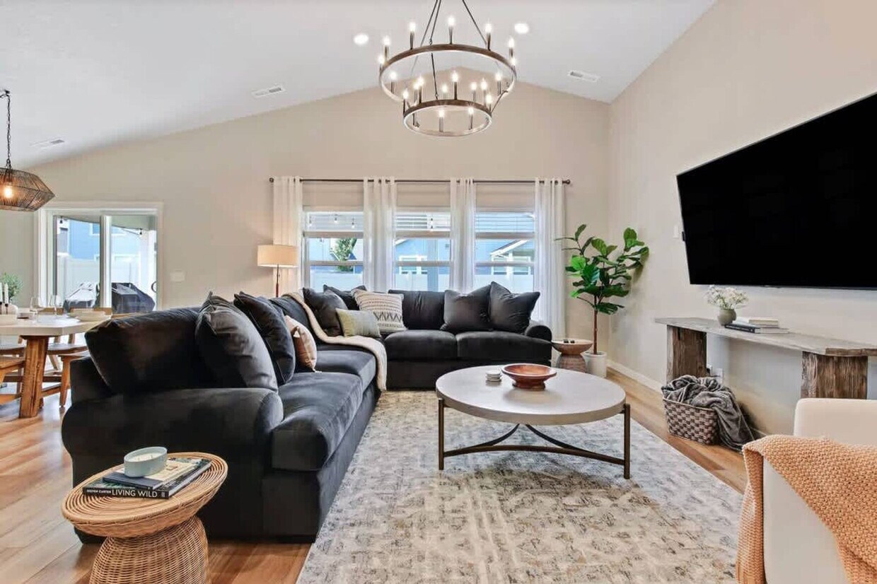 Foto principal - 187 W Waukesha St