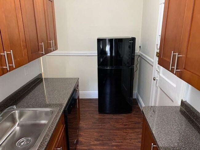 Photo - Huge 2 bed unit with the landlord paying the broker's fee for 9/1!! House