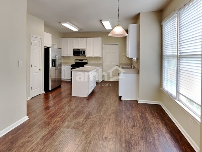 Foto del edificio - 1026 Chatsworth Ln