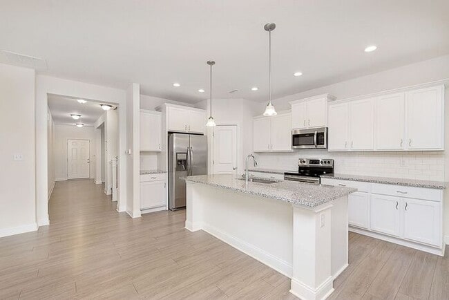 Building Photo - Beautiful Three Bedroom in Carmel!